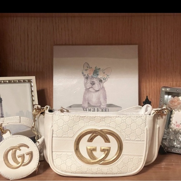 3 Piece Designer Inspired crossbody with adjustable strap. - Picture 2 of 6